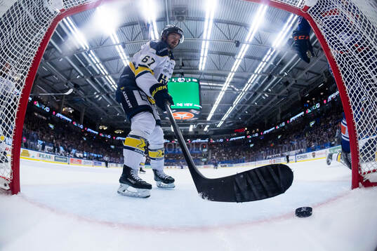 HV71s Oliwer Kaski deppar