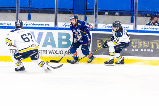 Växjös Robert Rosén och HV71s Kalle Maalahti