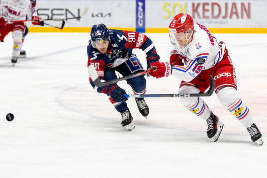 Linköpings Lance Bouma och Timrås Erik Andersson