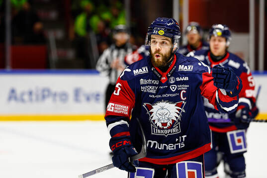 Linköpings Oscar Fantenberg jublar