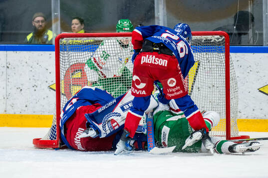 Oskarshamns målvakt Marek Langhamer och Rögles Simon