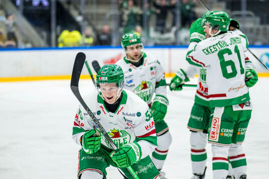 Rögles Adam Engström jublar