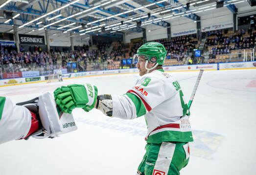 Rögles Linus Sandin jublar