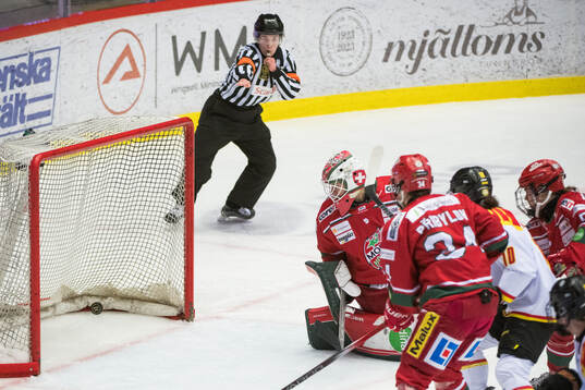 Brynäs Malia Schneider gör 0-1