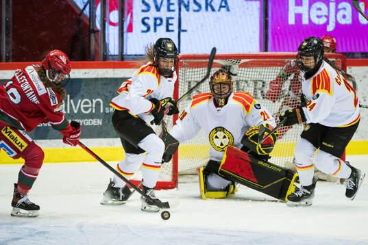 Brynäs målvakt Klara Peslarova, Moa Wernblom Sara