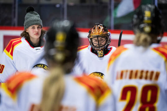Brynäs målvakt Klara Peslarova deppar
