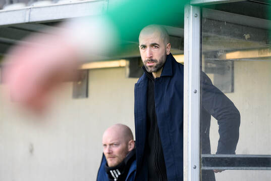 Östers tränare Martin Foyston innan träningsmatchen i