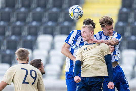 Östers Adam Bergmark Wiberg och IFK Göteborgs Sebastian