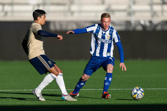 Östers Lukas Bergquist och IFK Göteborgs Benjamin