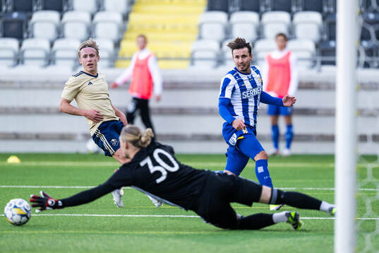 Östers David Seger och IFK Göteborgs Anders Trondsen
