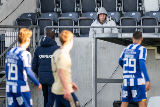 IFK Göteborgs Laurs Skjellerup på läktaren