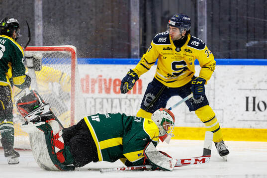 Södertäljes Stelio Mattheos kör över Östersunds