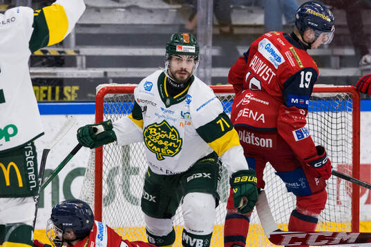 Björklövens Gustav Possler jublar