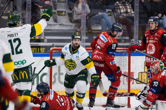Björklövens Gustav Possler jublar