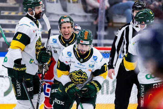 Björklövens Gustav Possler jublar
