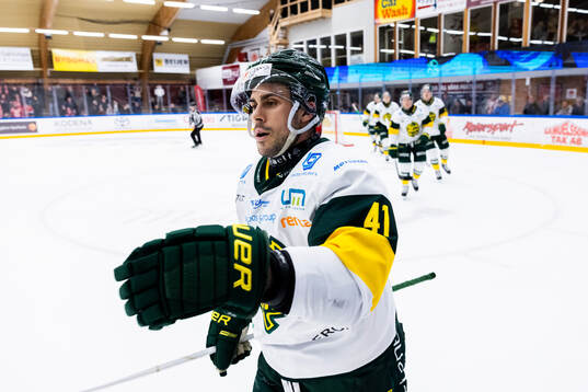 Björklövens Maxime Fortier jublar