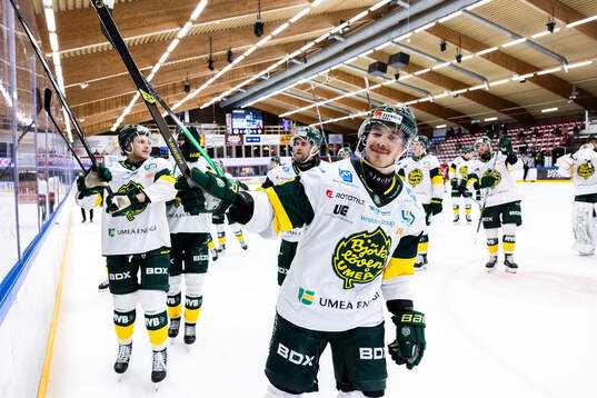 Björklövens Joel Mustonen jublar