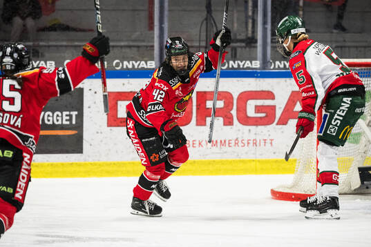 Luleås Viivi Vainikka jublar