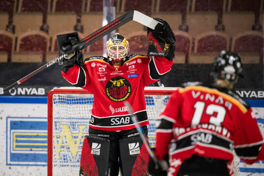 Luleås målvakt Sara Grahn jublar