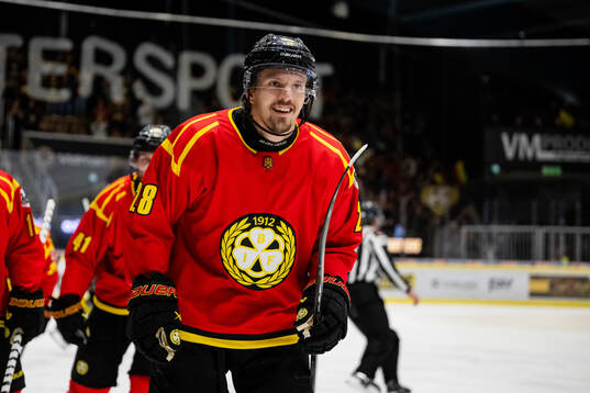 Brynäs Johannes Kinnvall jublar