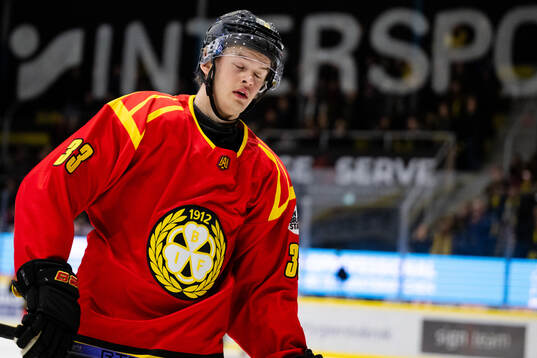 Brynäs Simon Robertsson har ont