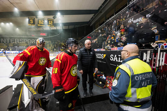 Brynäs målvakt Damian Clara, Johannes Kinnvall och
