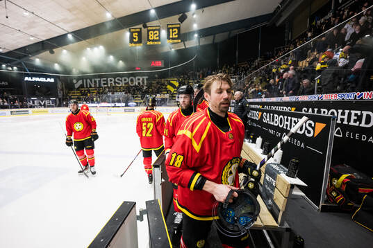 Brynäs Anton Rödin lämnar isen