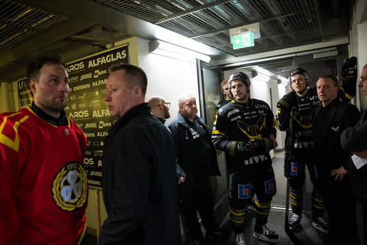 Brynäs Johan Larsson och Västerås Konstantin Komarek i