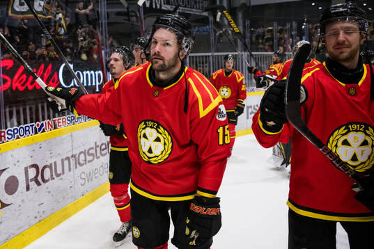 Brynäs Simon Bertilsson jublar