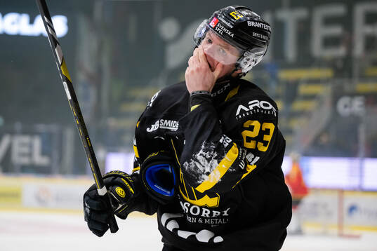 Västerås Adam Hofbauer har ont