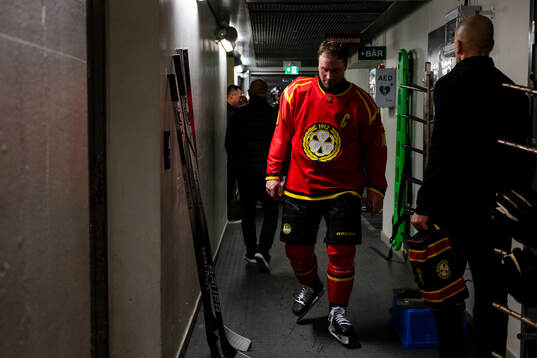 Brynäs Johan Larsson lämnar isen