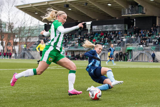 Hammarbys Stina Lennartsson och Djurgårdens Nellie Lilja