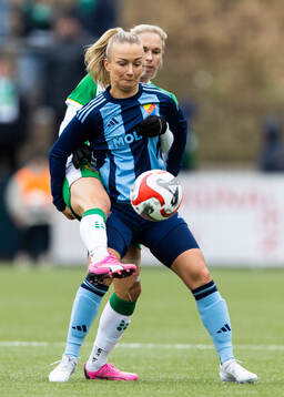 Djurgårdens Tove Almqvist och Hammarbys Jonna Andersson