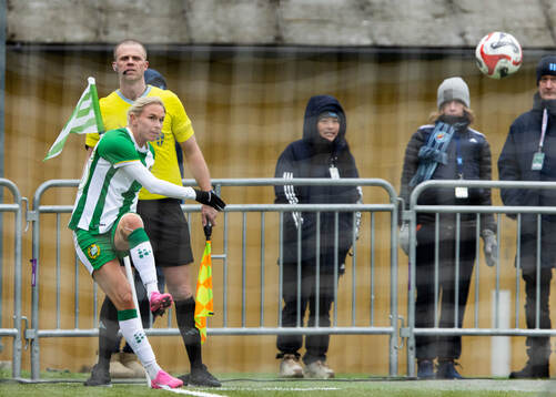 Hammarbys Jonna Andersson med en hörna