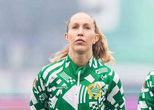 Hammarbys Julia Roddar innan fotbollsmatchen i Svenska