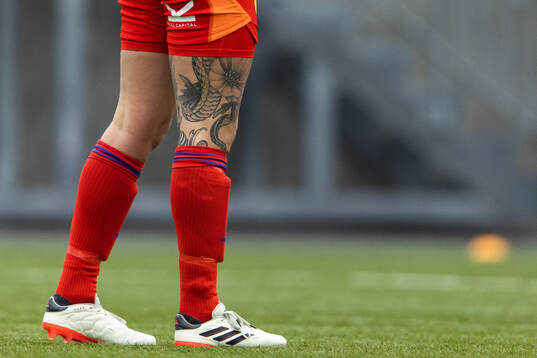 Tatueringar tillhörande Djurgårdens målvakt Katelin