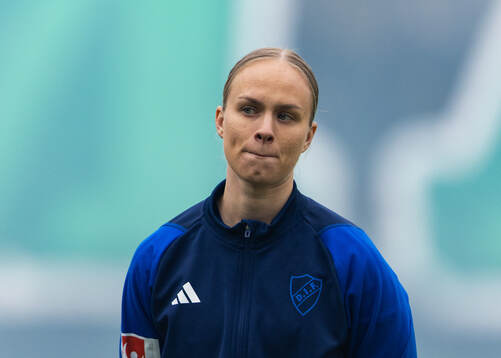 Djurgårdens Matilda Plan innan fotbollsmatchen i Svenska