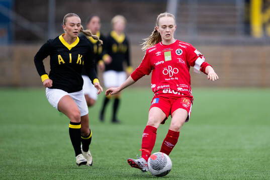 AIKs Villemo Dahlqvist och Örebros Minea Lassas