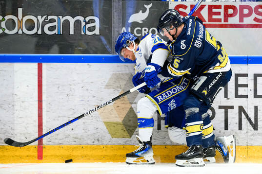 Leksands Justin Glenn Kloos och HV71s Victor Sjöholm