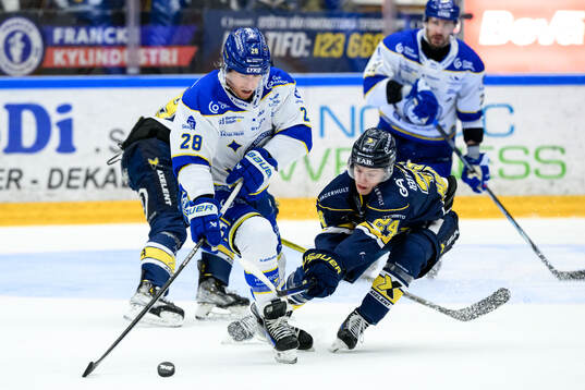 Leksands Justin Glenn Kloos och HV71s Oscar Fisker Molgaard