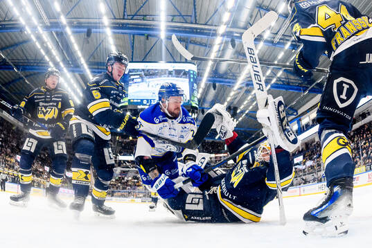 Leksands Lucas Elvenes och HV71s målvakt Frederik Dichow