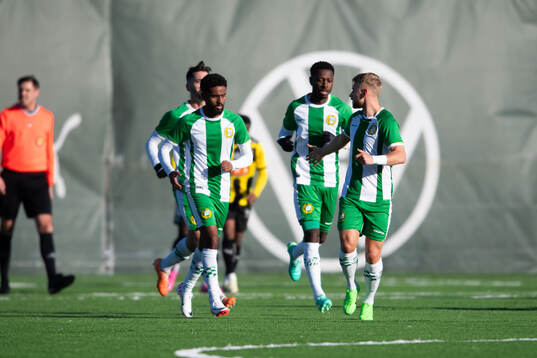 Hammarbys Shaquille Pinas och Simon Strand jublar