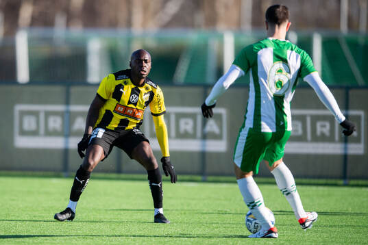 Häckens Edward Chilufya och Hammarbys Pavle Vagic