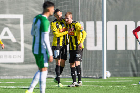 Häckens Amor Layouni  och Simon Gustafson jublar