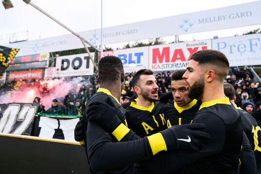 AIKs Rui Modesto jublar med lagkamrater