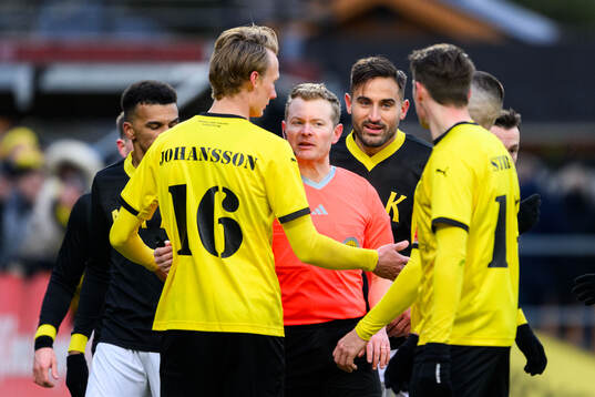 Mjällbys Alexander Johansson AIKs Sotirios Papagiannopoulos