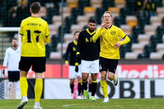 Mjällbys Alexander Johansson jublar