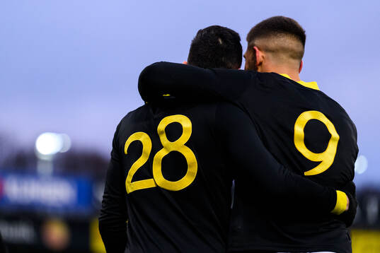 AIKs Ioannis Pittas och Omar Faraj jublar