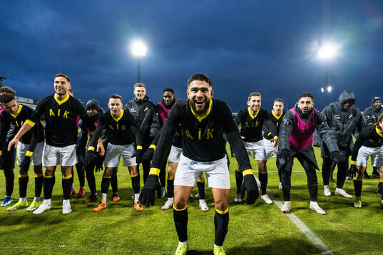 AIKs Omar Faraj jublar med lagkamrater