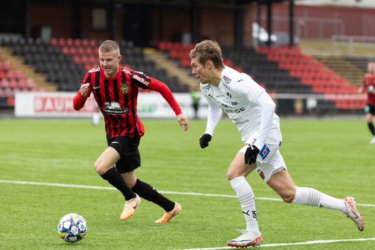 Brommapojkarnas Eric Björkander och Halmstads Birnir Snær